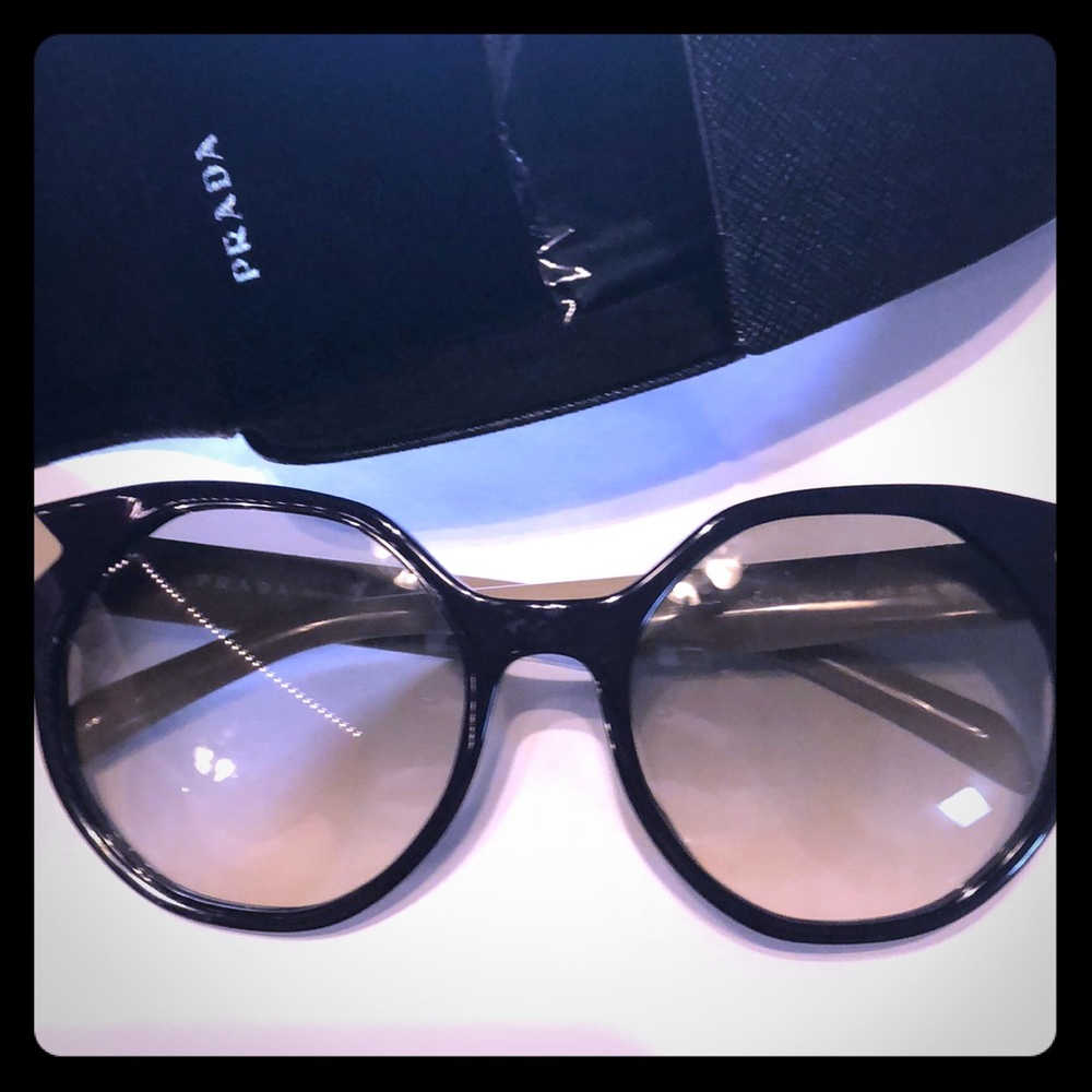 💯AUTH NEW STUNNING PRADA SUNGLASSES 🕶 😎🇮🇹
